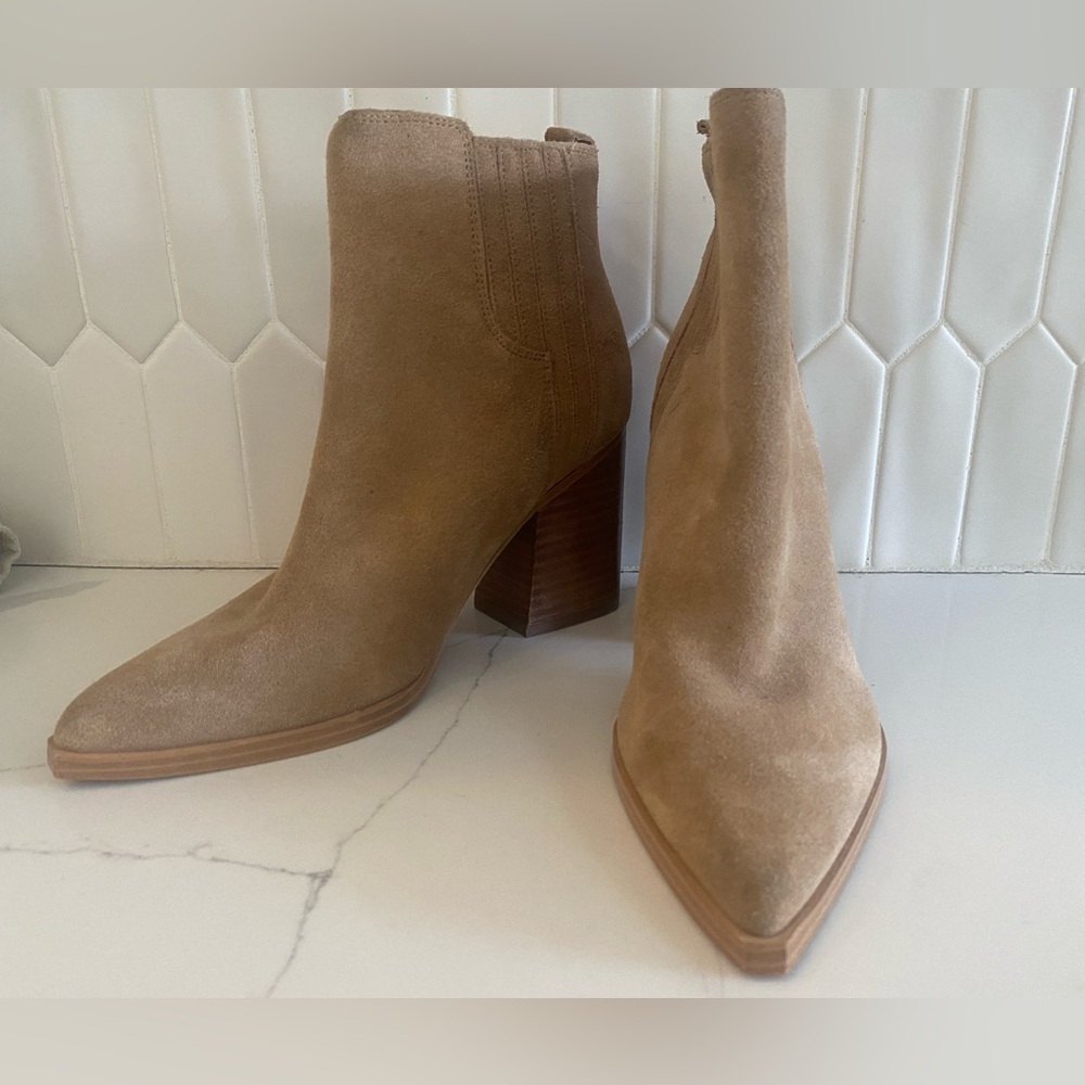 New Marc Fisher suede bootie ankle boot snip toe beige taupe tan size 7